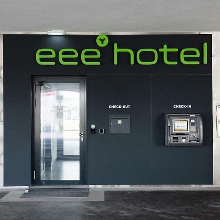 Eee Hotel Траун Екстериор снимка