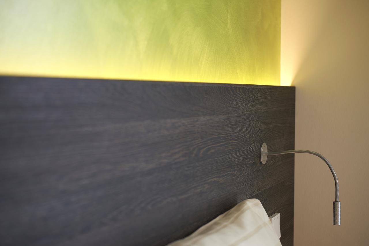 Eee Hotel Траун Екстериор снимка