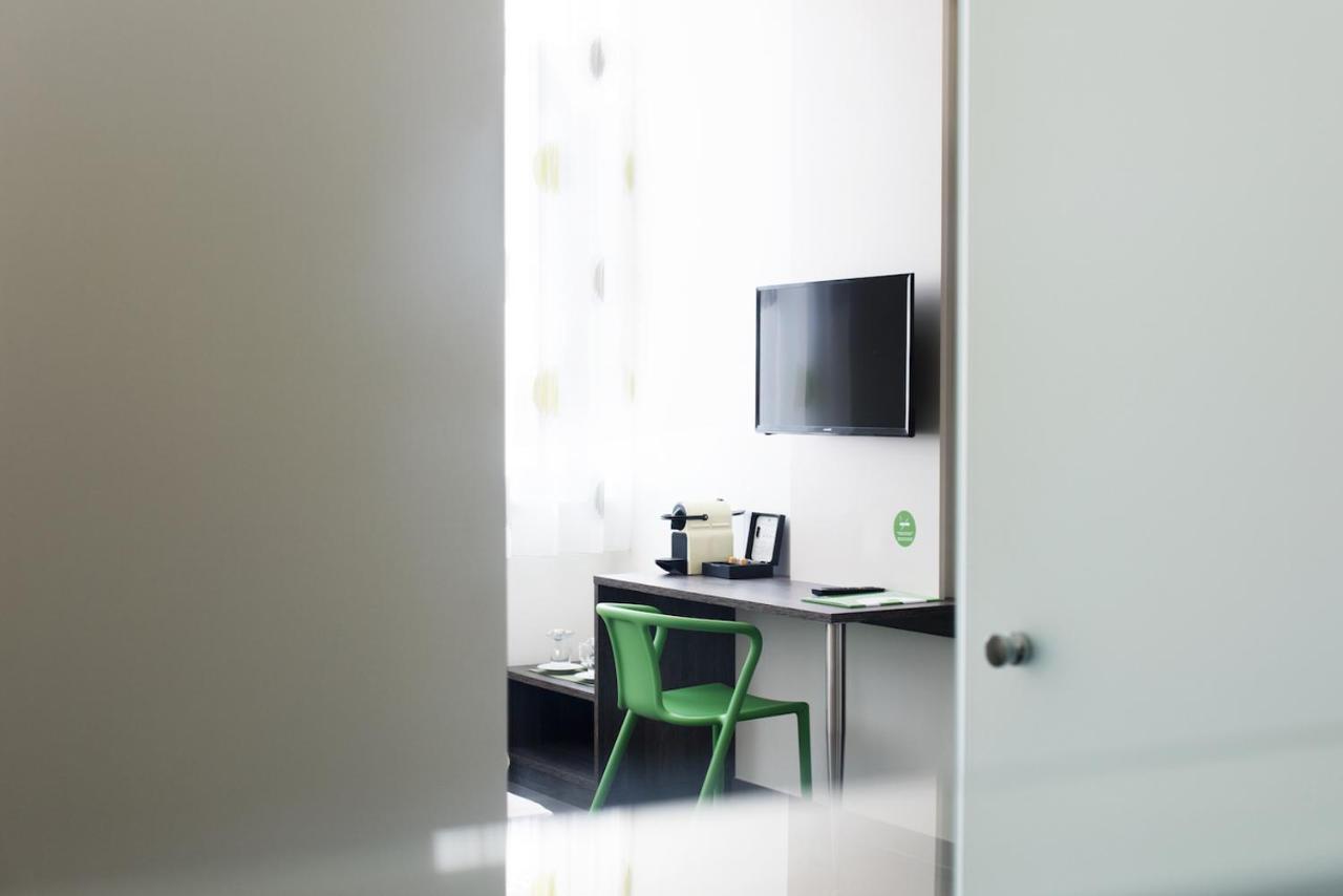 Eee Hotel Траун Екстериор снимка