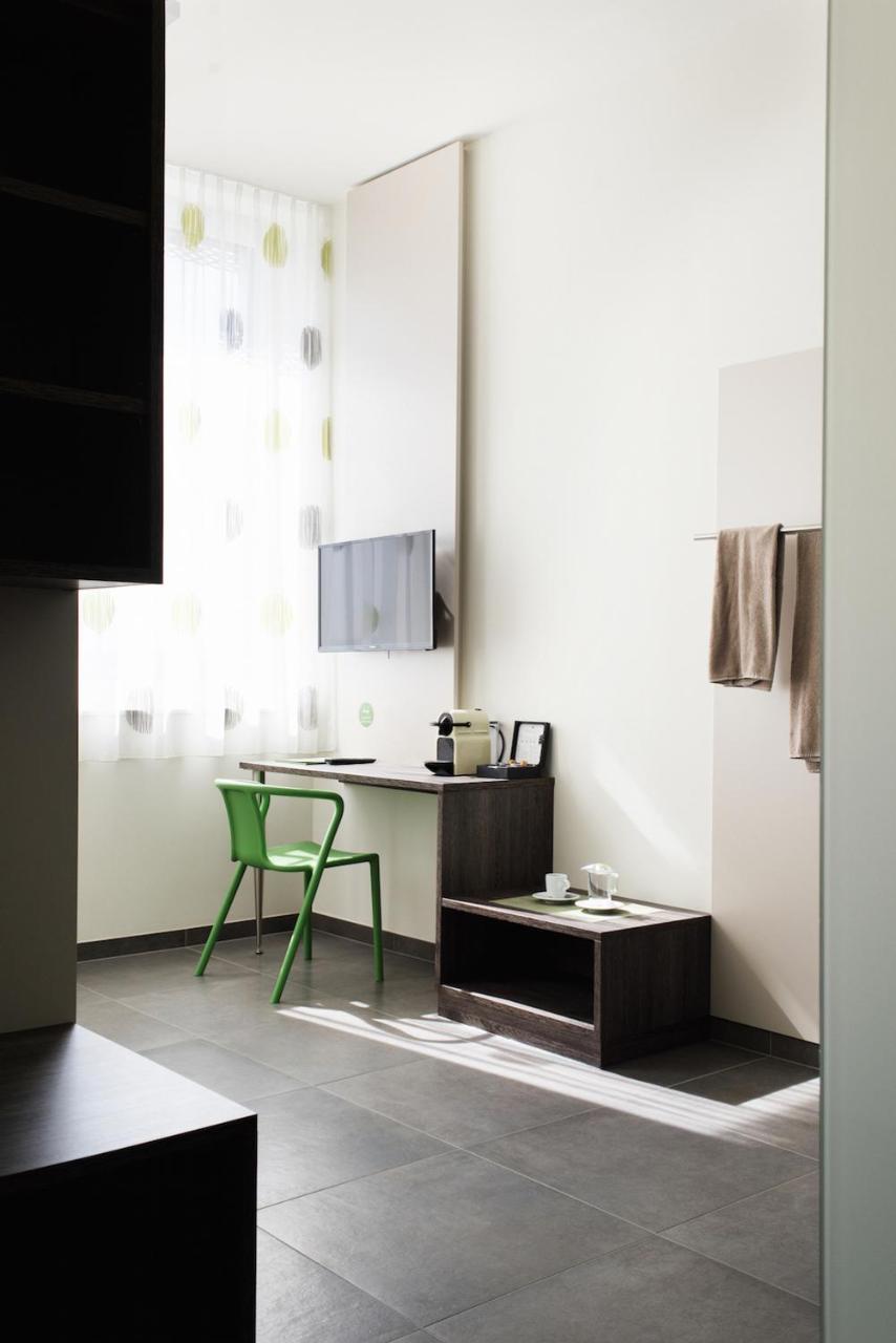 Eee Hotel Траун Екстериор снимка