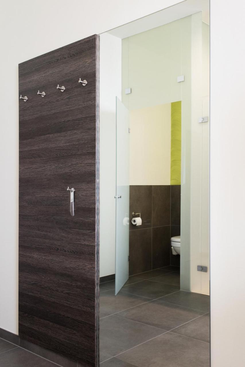 Eee Hotel Траун Екстериор снимка