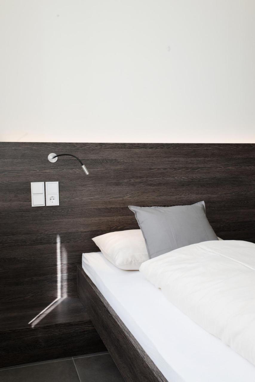 Eee Hotel Траун Екстериор снимка