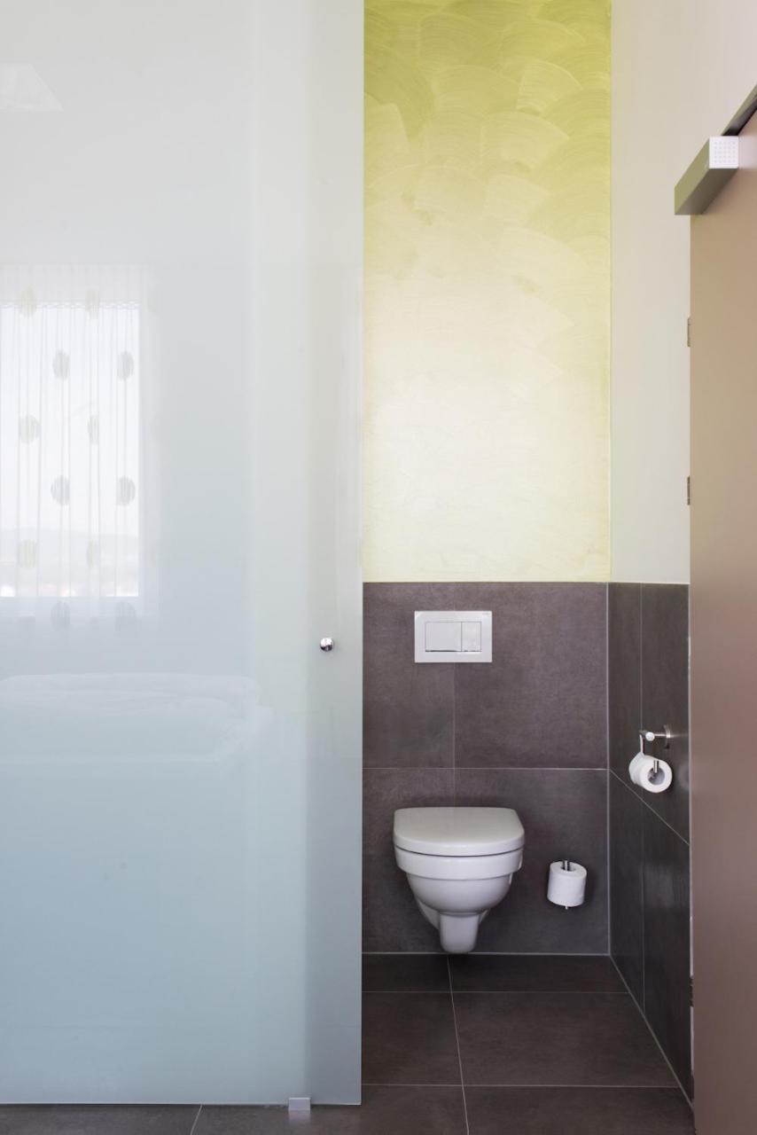 Eee Hotel Траун Екстериор снимка