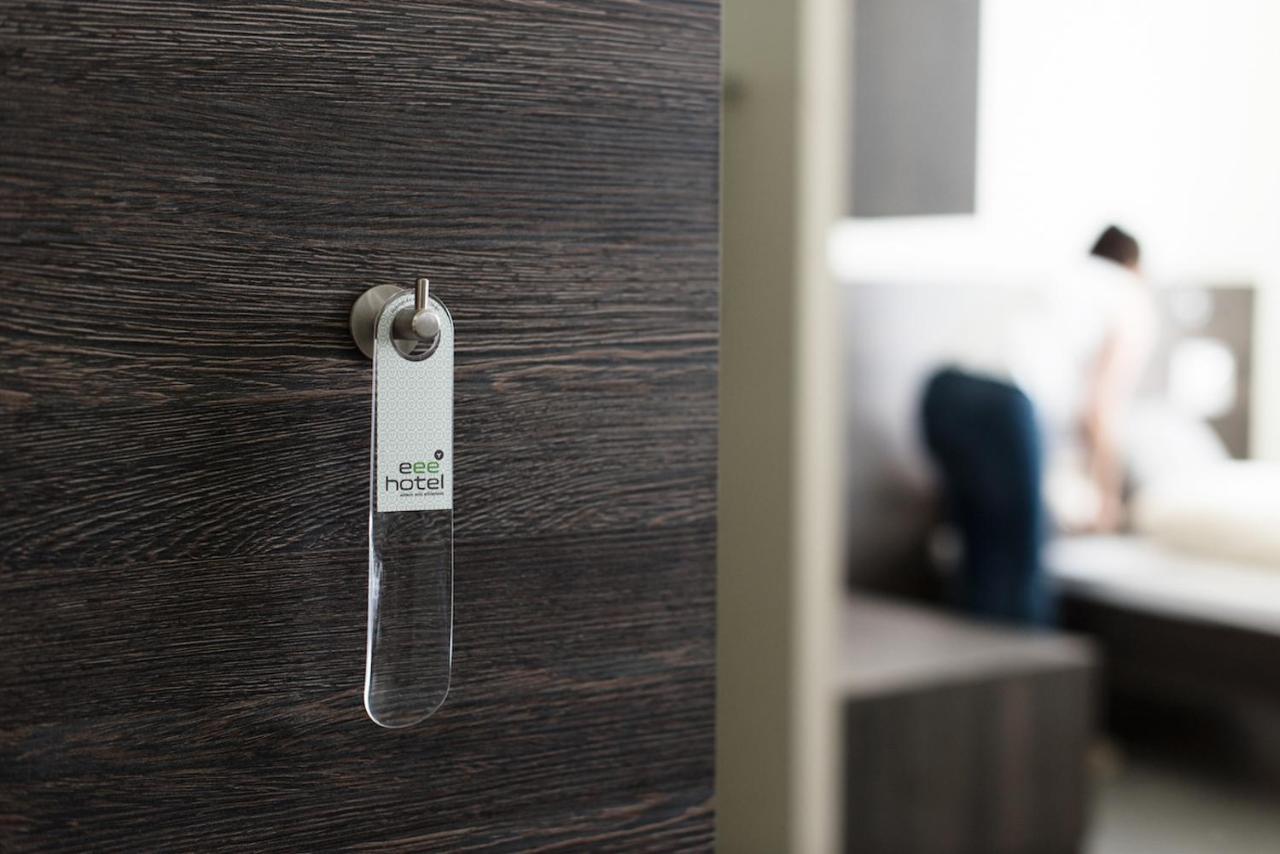 Eee Hotel Траун Екстериор снимка