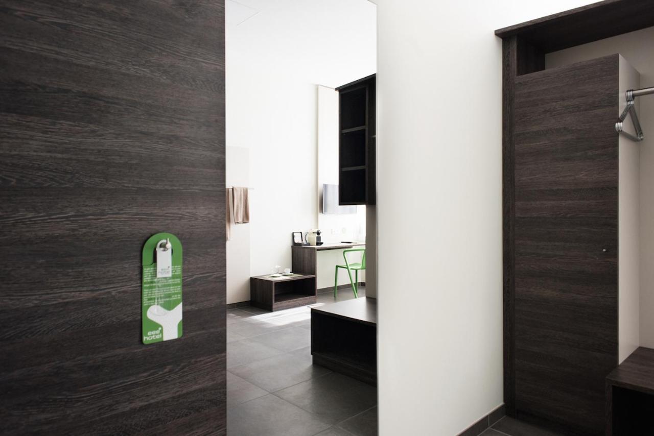 Eee Hotel Траун Екстериор снимка