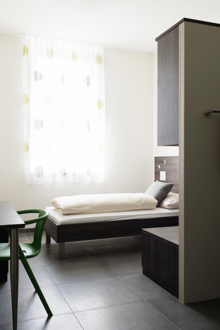 Eee Hotel Траун Екстериор снимка