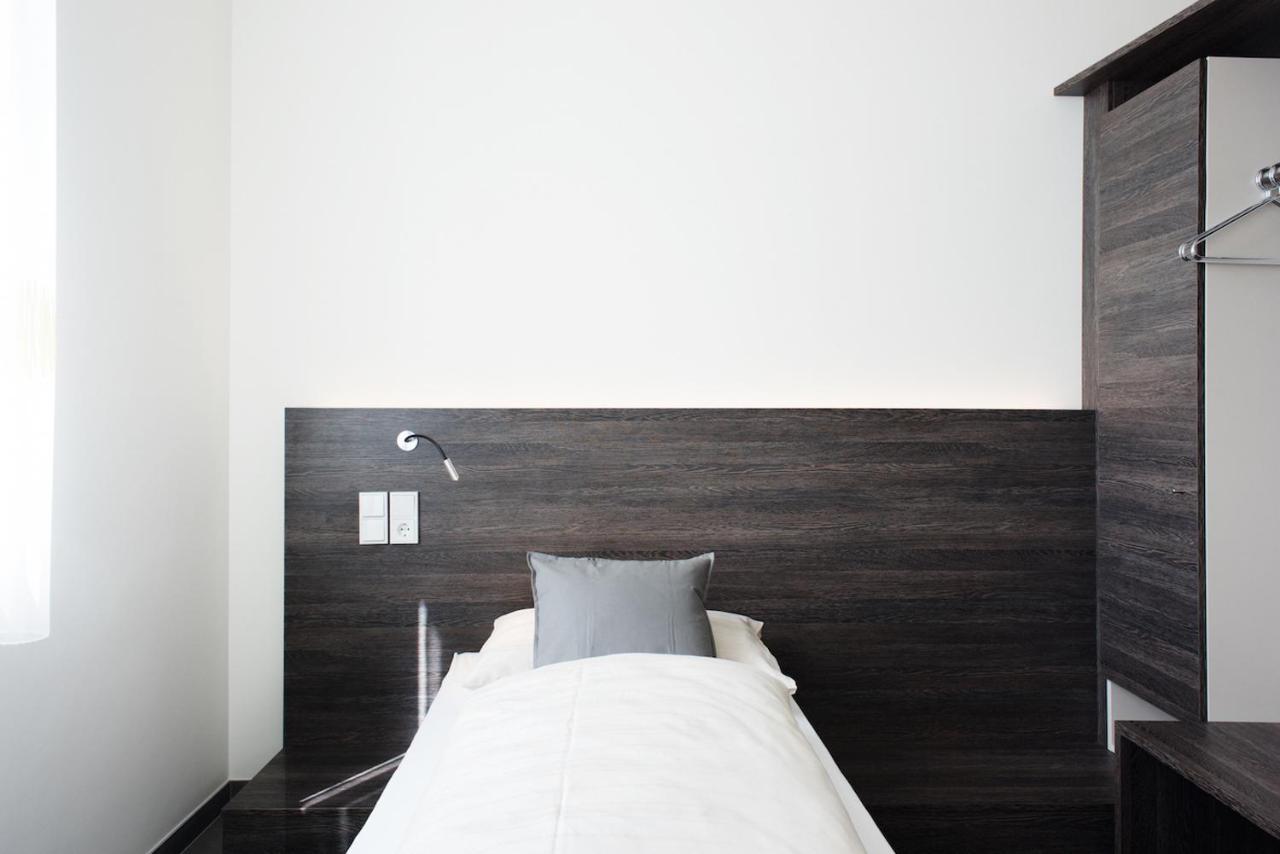 Eee Hotel Траун Екстериор снимка