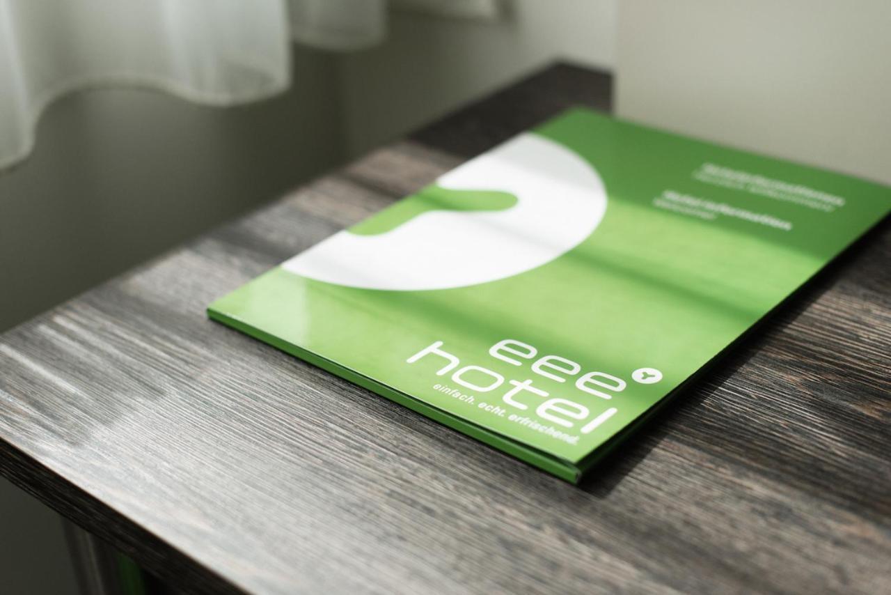 Eee Hotel Траун Екстериор снимка
